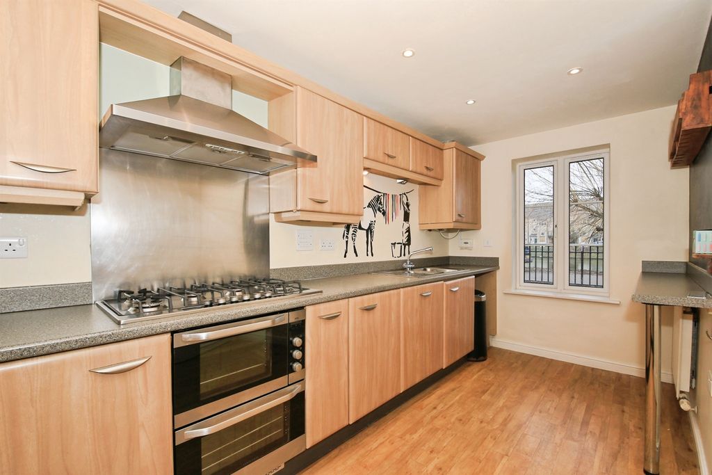 Property photo 2 of 20