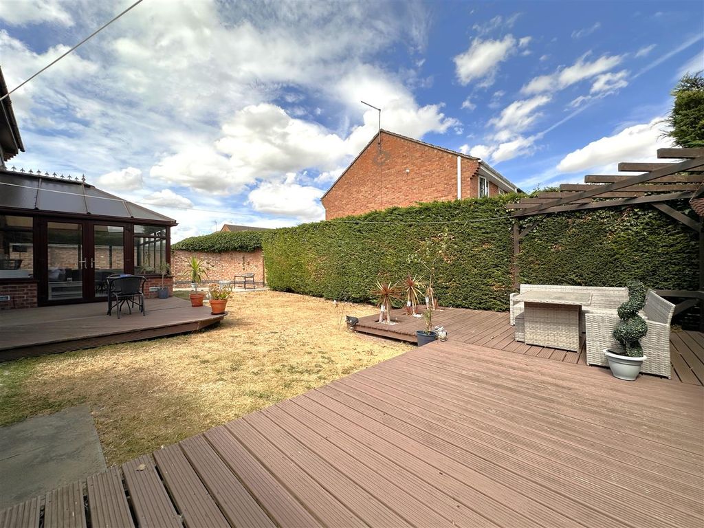Property photo 3 of 24 Lovely Private Garden 271