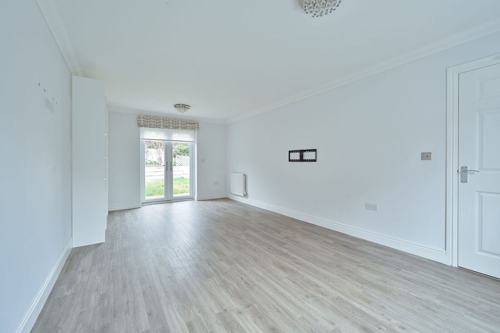 Property photo 2 of 38