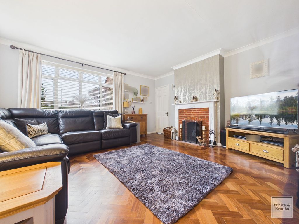 Property photo 2 of 22 Living Room