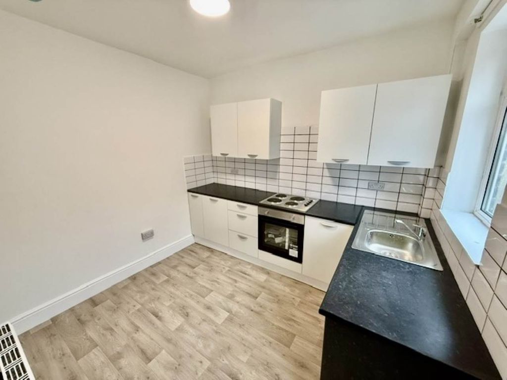 Property photo 1 of 10 Kitchen 1