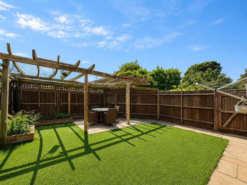 Property photo 2 of 15 Garden.Png