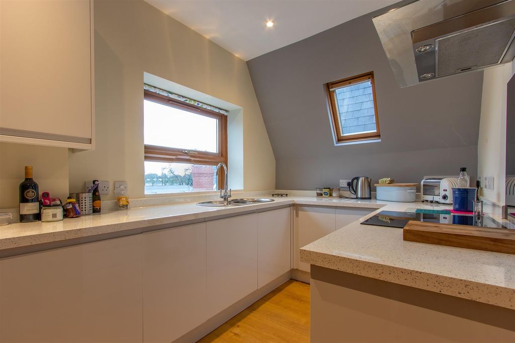Property photo 3 of 12 Cathedral Road 114, 5-5.Jpg