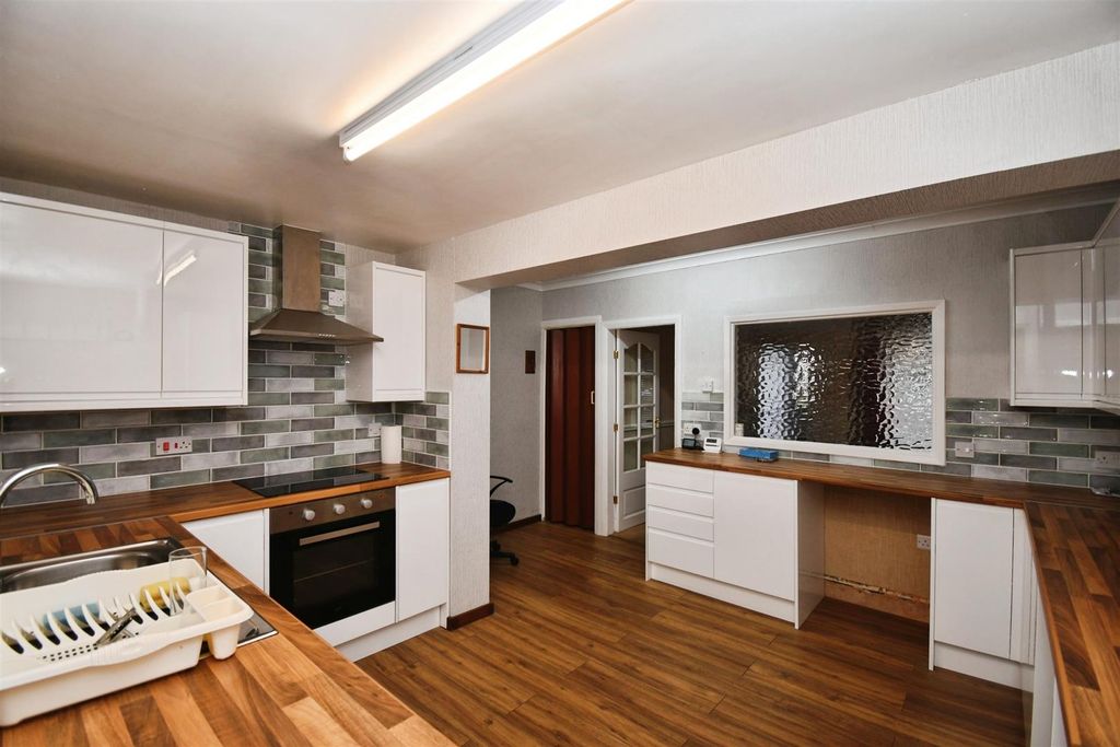 Property photo 3 of 12 B77317cc-U 20 289 29.Jpg