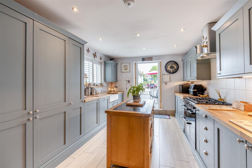 Property photo 3 of 23 8656984-Interior15.Jpg