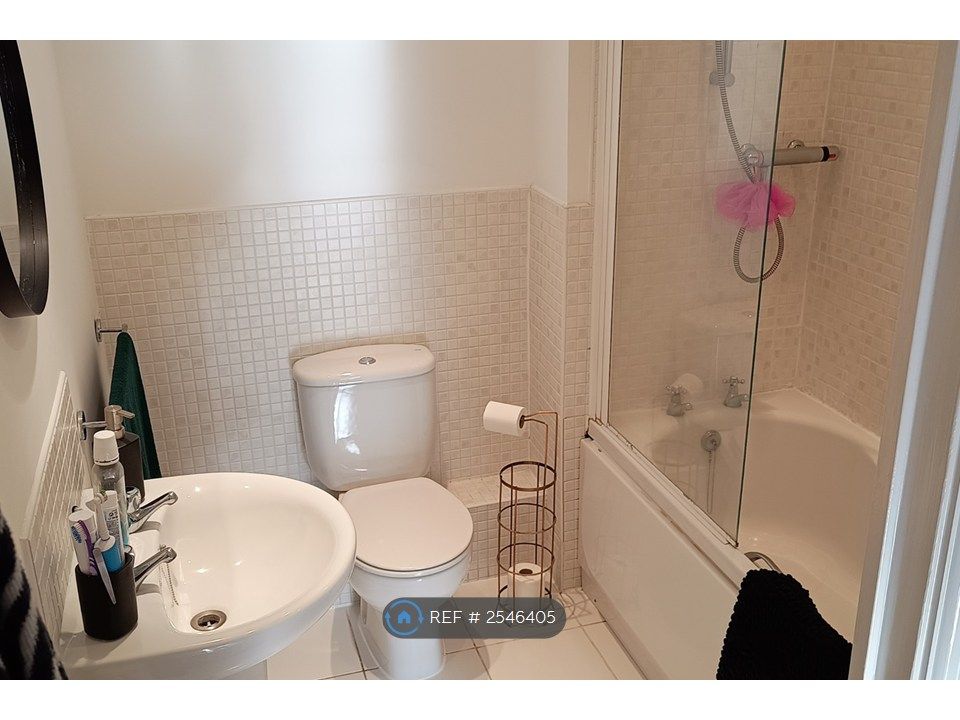 Property photo 3 of 7 Bathroom