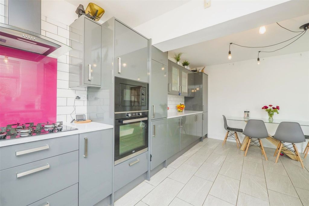 Property photo 2 of 37 Kitchen