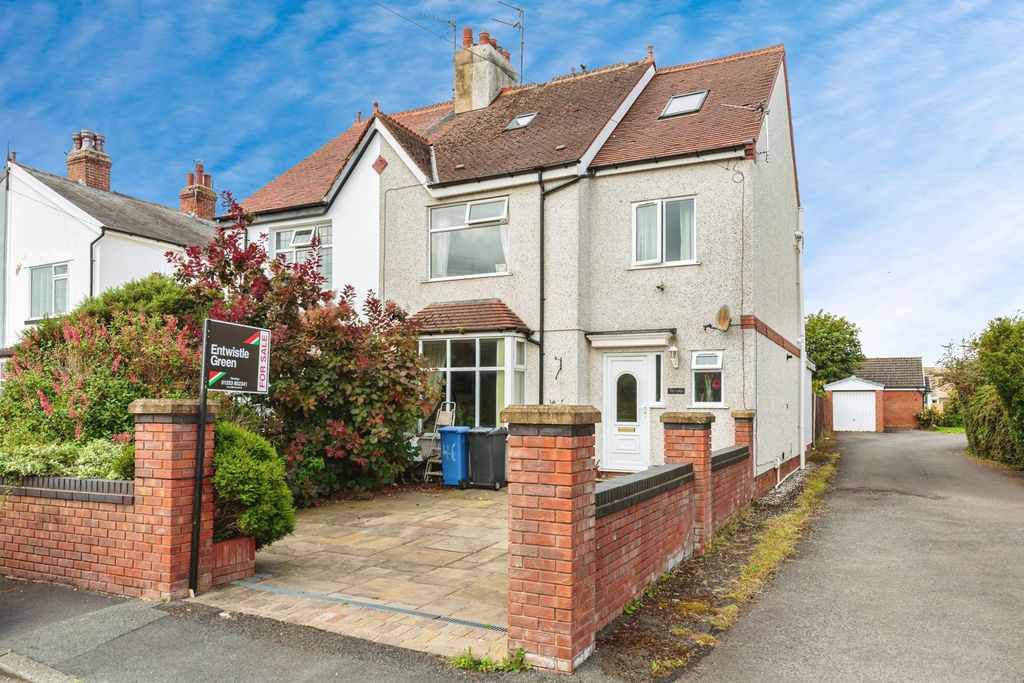 Property photo 1 of 17 Photo