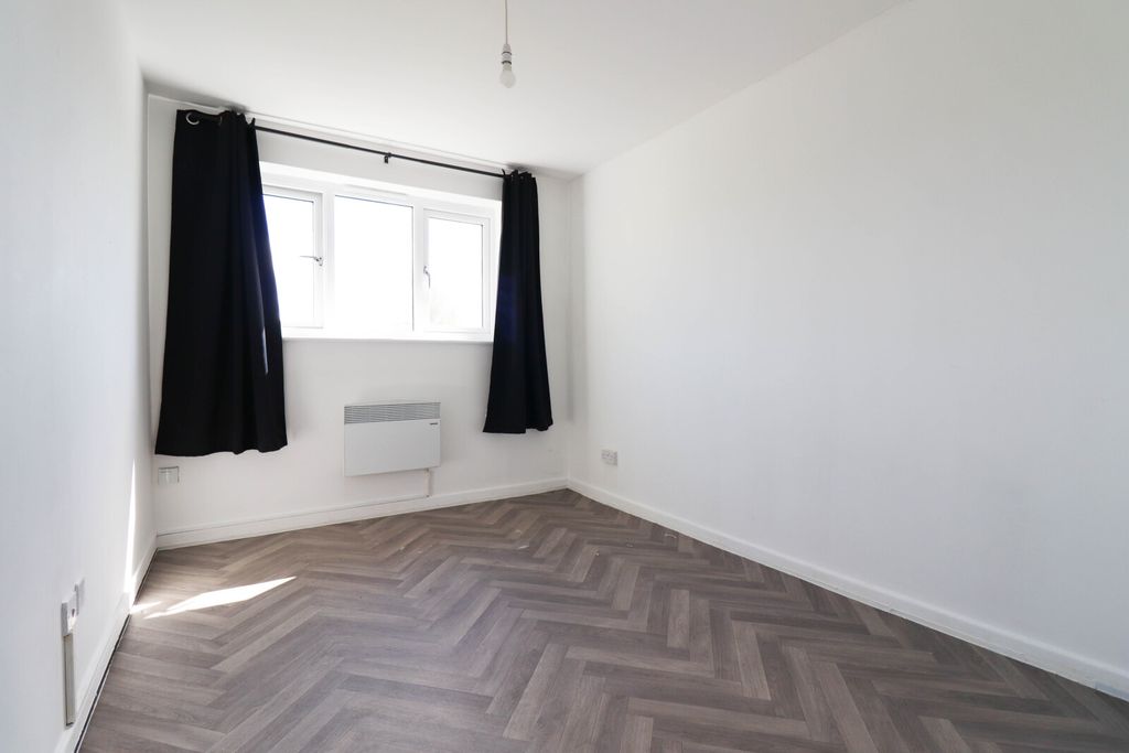 Property photo 3 of 9 Picture No. 13