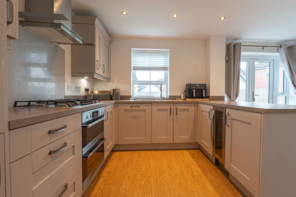 Property photo 3 of 36