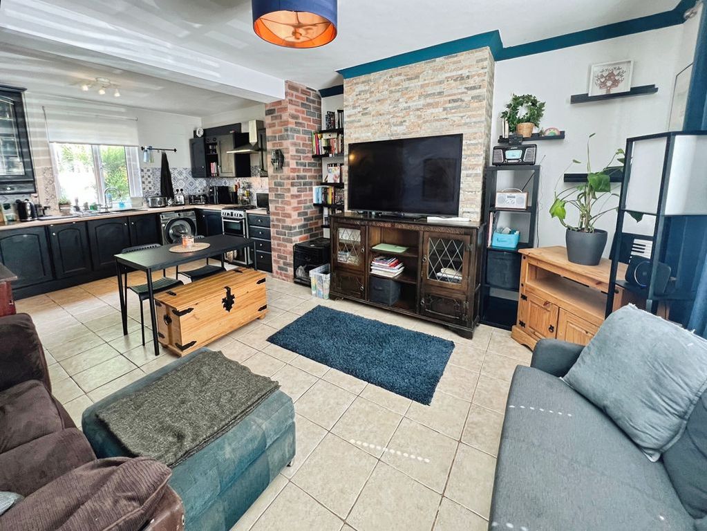 Property photo 2 of 12 Lounge