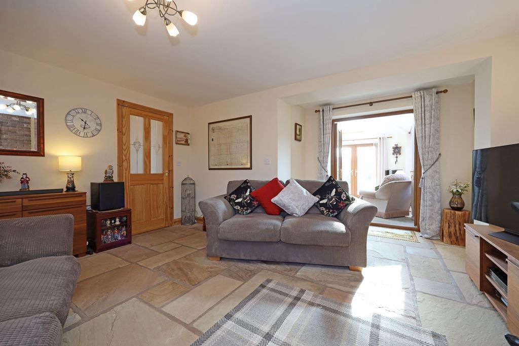 Property photo 2 of 33