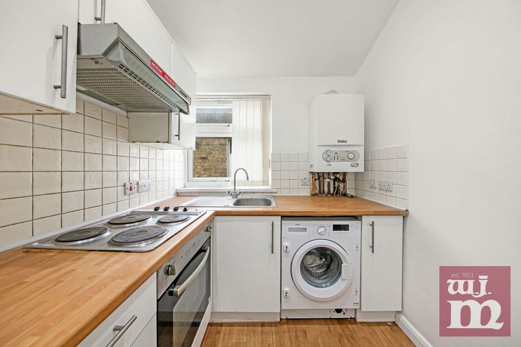 Property photo 2 of 10 Kitchen