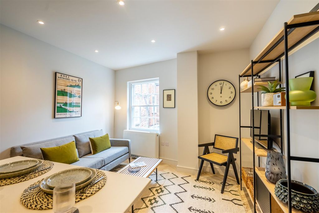 Property photo 1 of 7 2 Lund Court (10 Of 31).Jpg