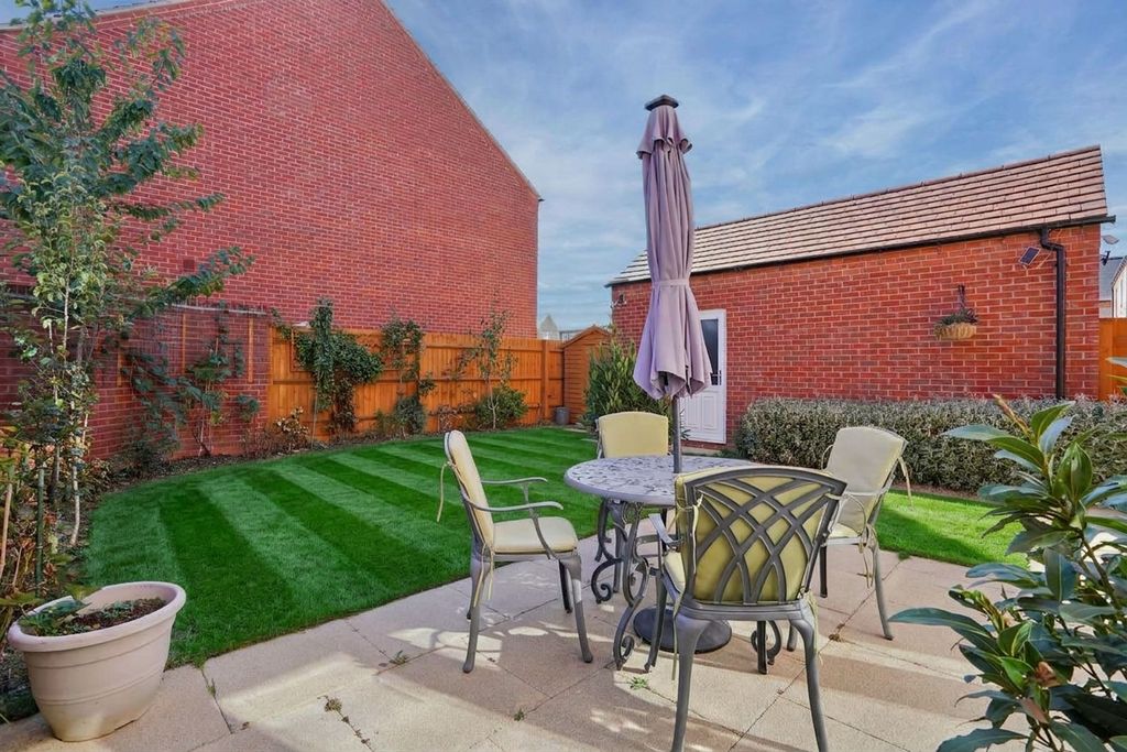 Property photo 2 of 27