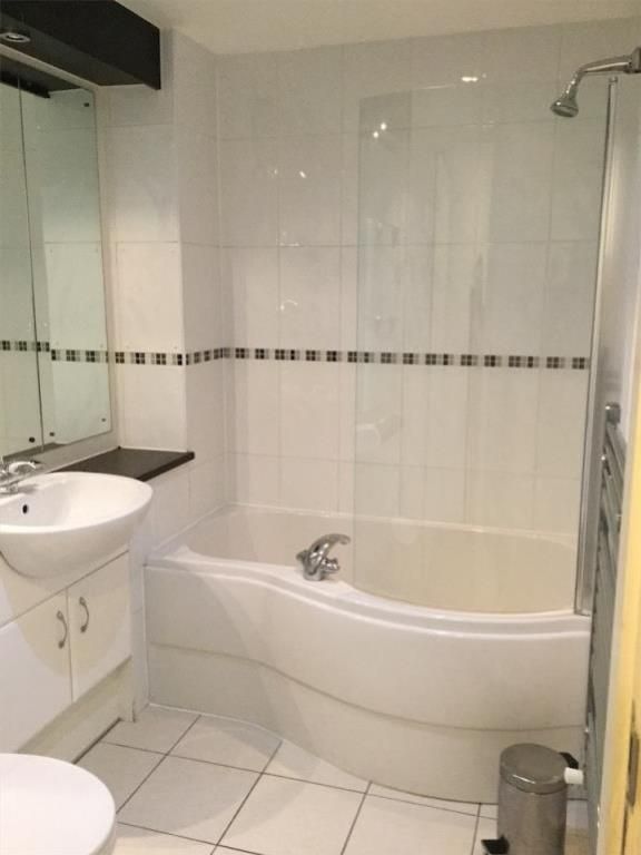 Property photo 2 of 11 Bathroom_Lge