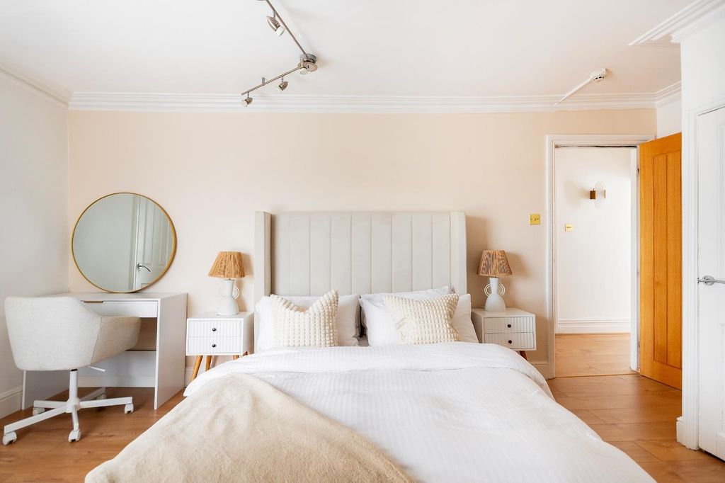 Property photo 3 of 26 F21Ghcn - Bedroom I.Jpg