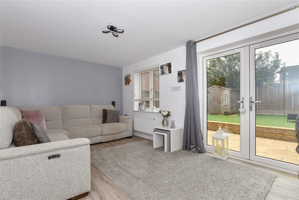 Property photo 3 of 12 Lounge