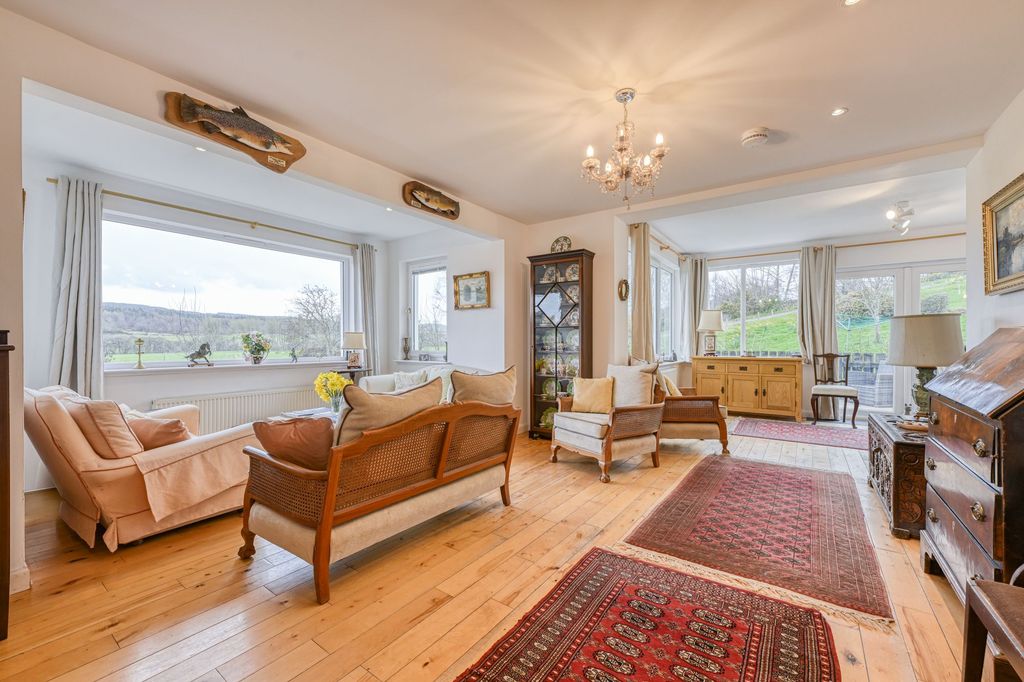 Property photo 2 of 35