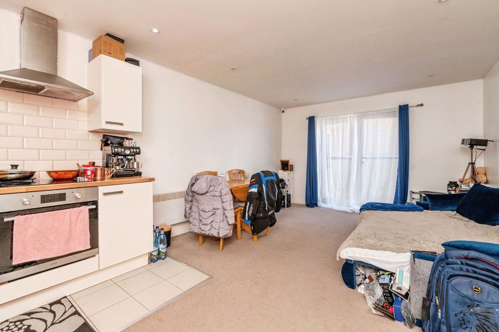 Property photo 2 of 17 Photo