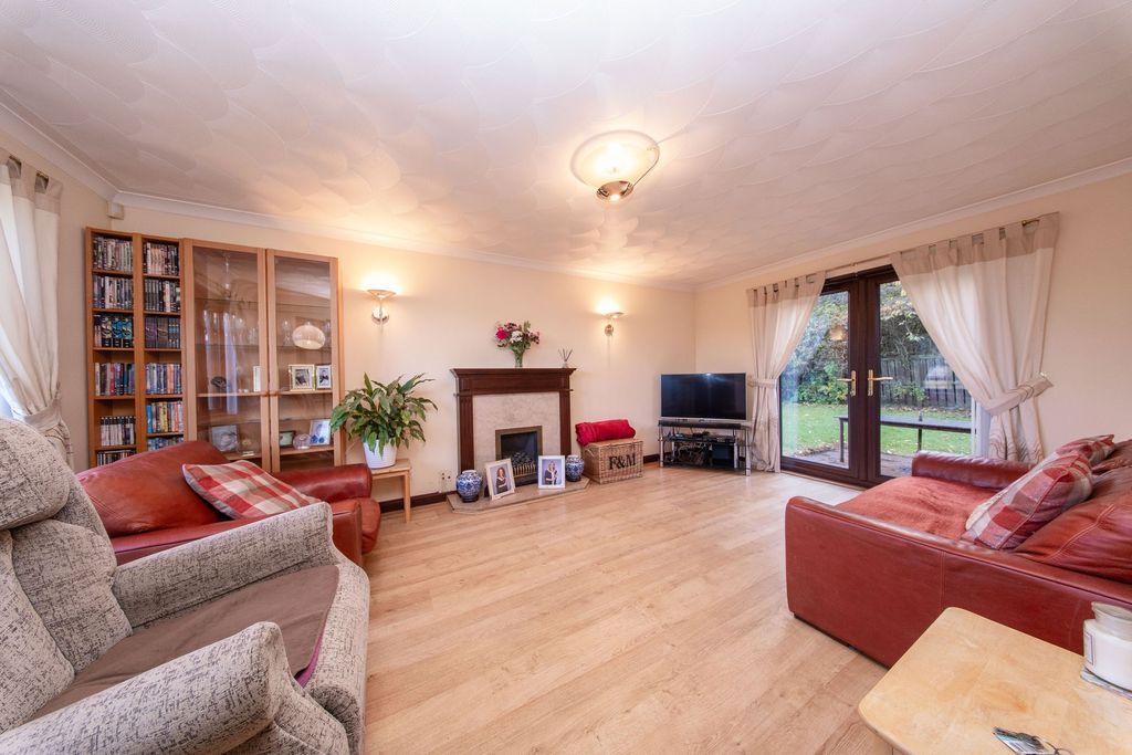 Property photo 2 of 29 Lounge