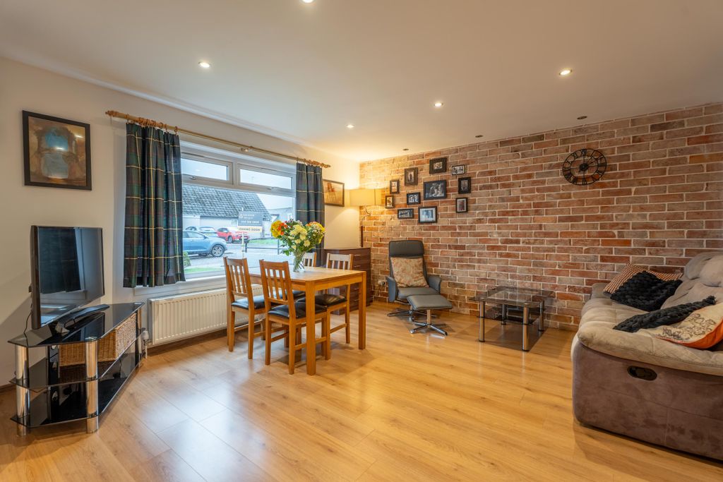 Property photo 3 of 21 Living Room