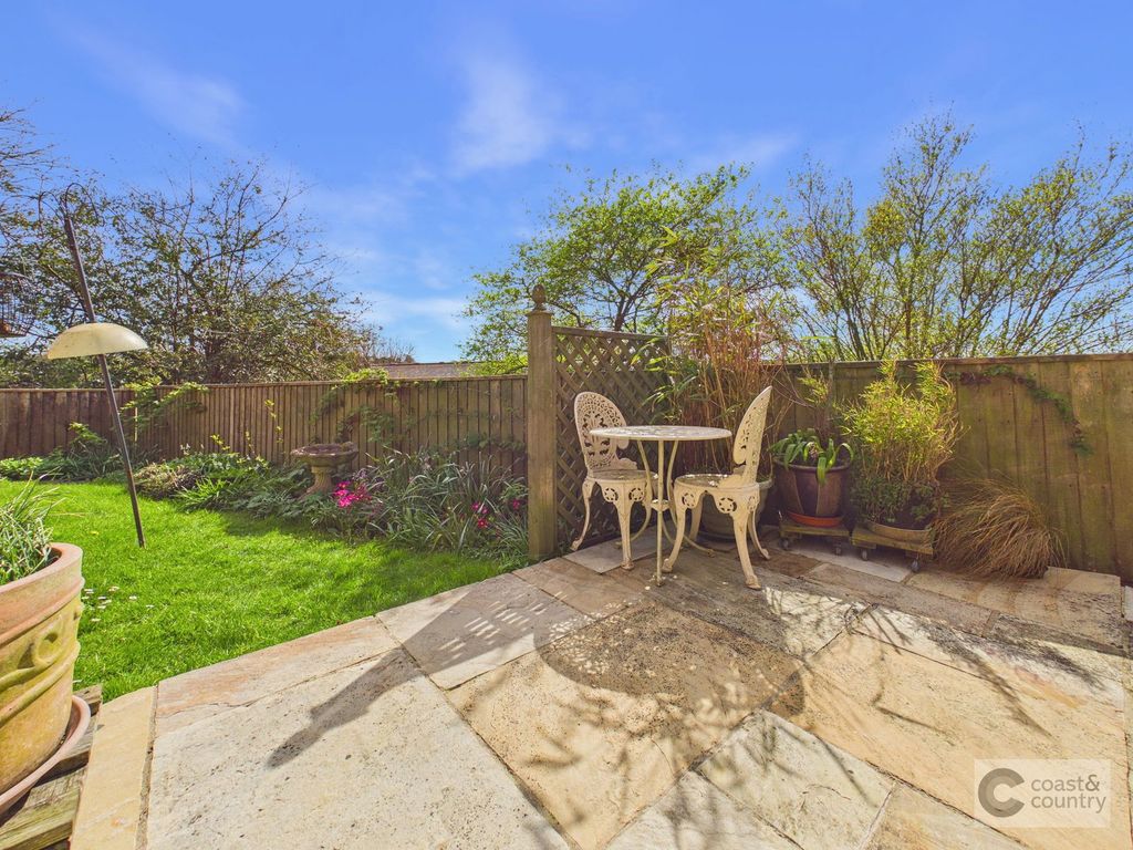 Property photo 2 of 25