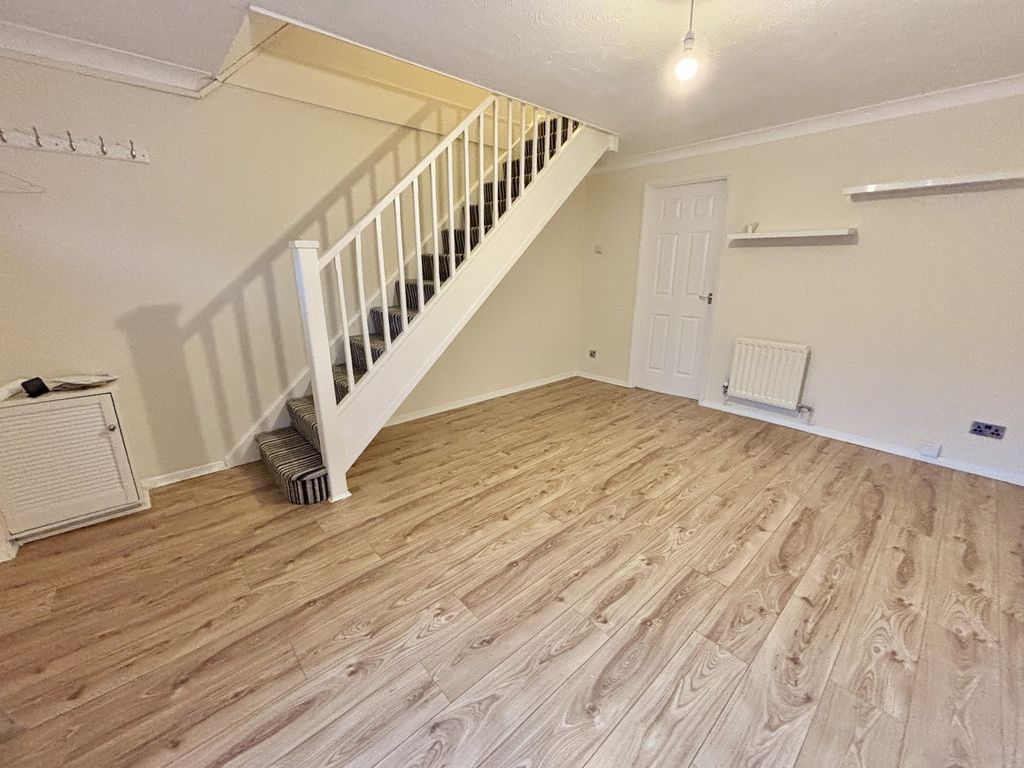 Property photo 3 of 11 Lounge