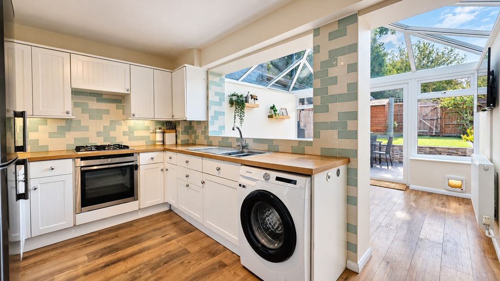 Property photo 2 of 13 5542366