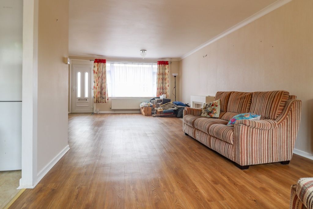 Property photo 3 of 11 4853883