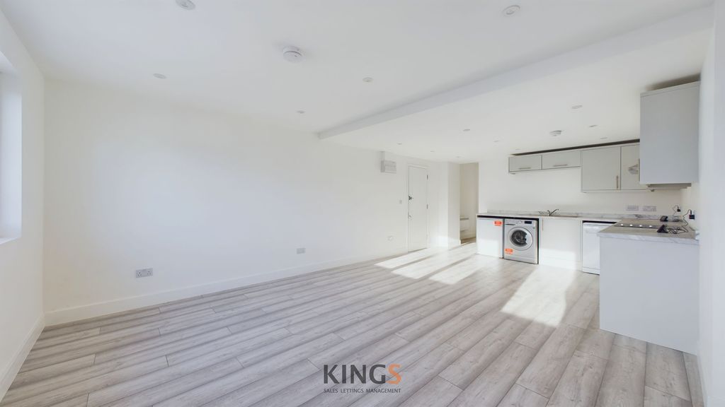 Property photo 2 of 7 Studio