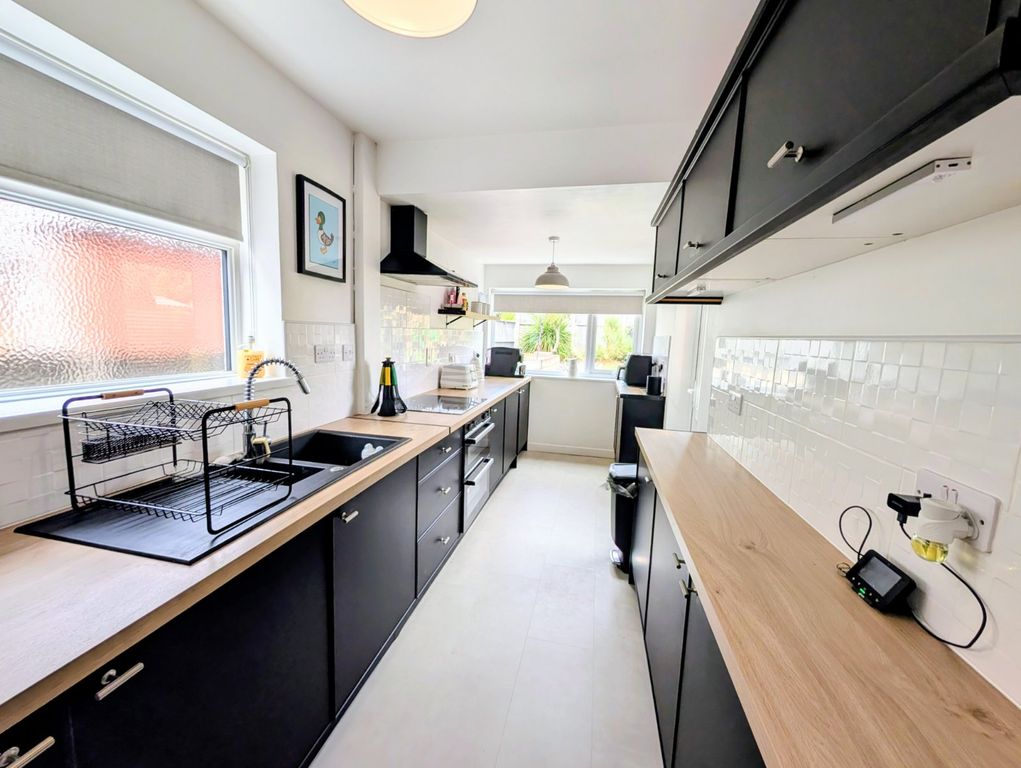 Property photo 3 of 16 Kitchen