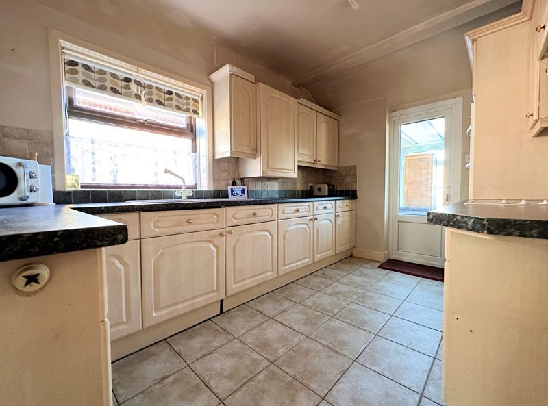 Property photo 3 of 17 Kitchen