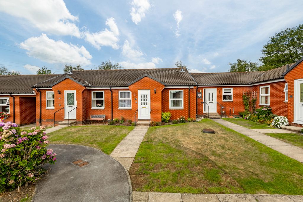 Property photo 1 of 17 2Â Bedroom Bungalow For Sale