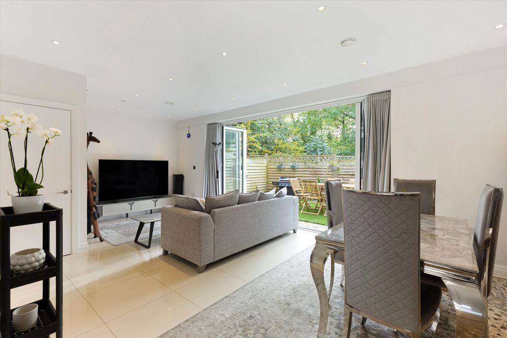 Property photo 2 of 11 Image