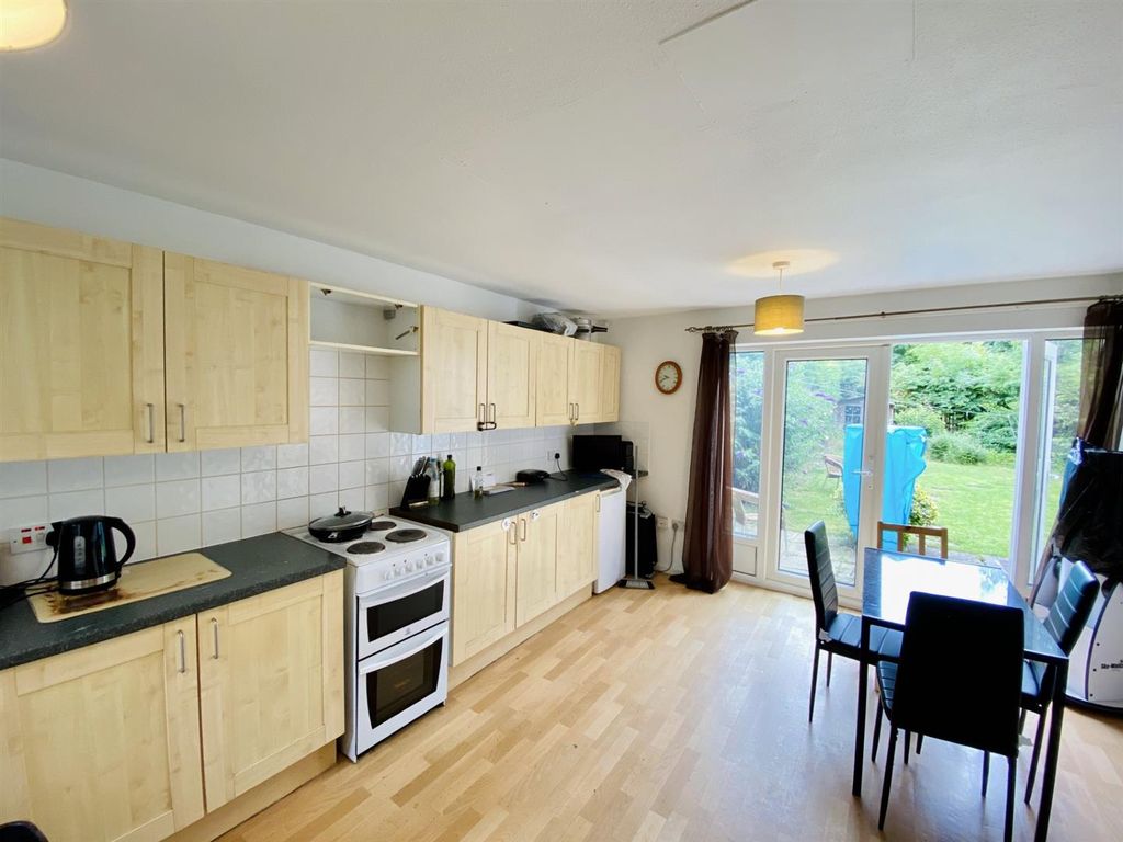 Property photo 3 of 13 Kitchen 3.Jpg