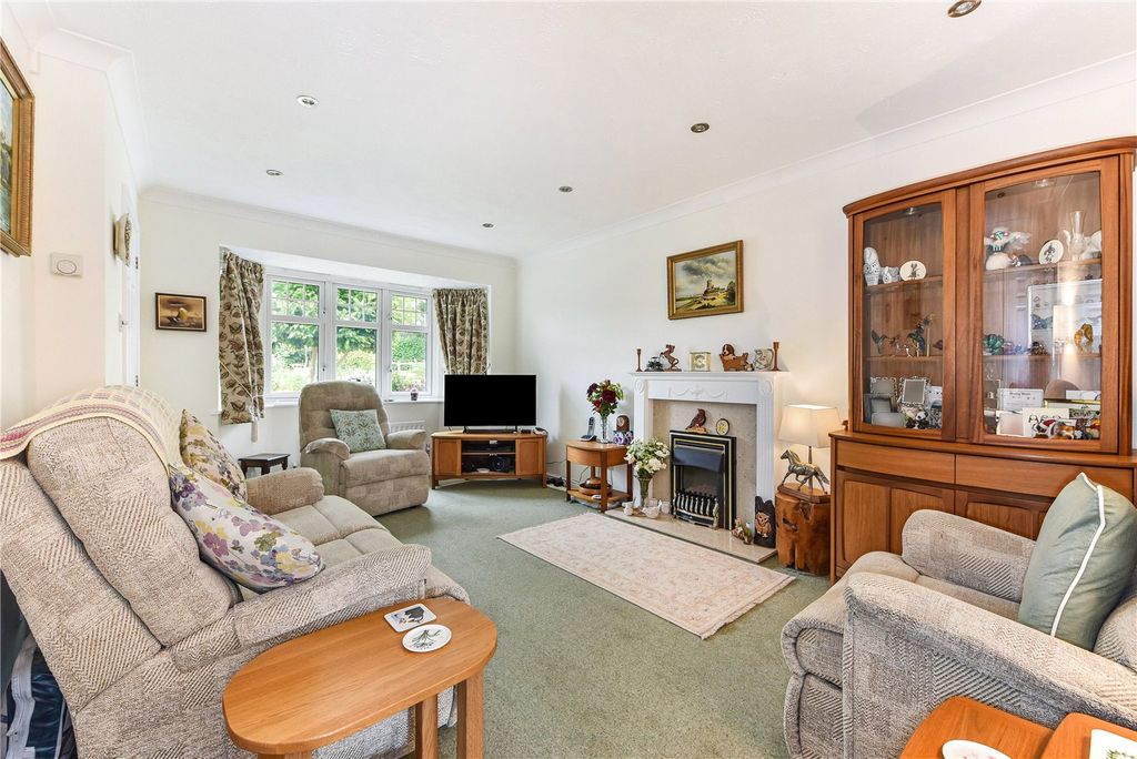 Property photo 3 of 19 Siting Room