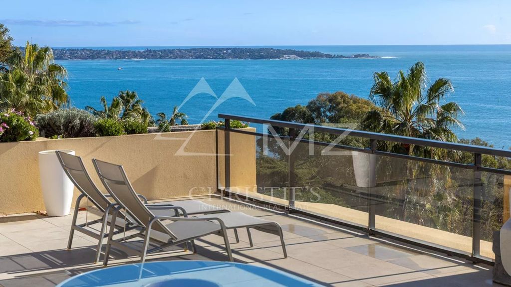 Property photo 1 of 27 Exceptional 7-Room Duplex With Panoramic Sea View