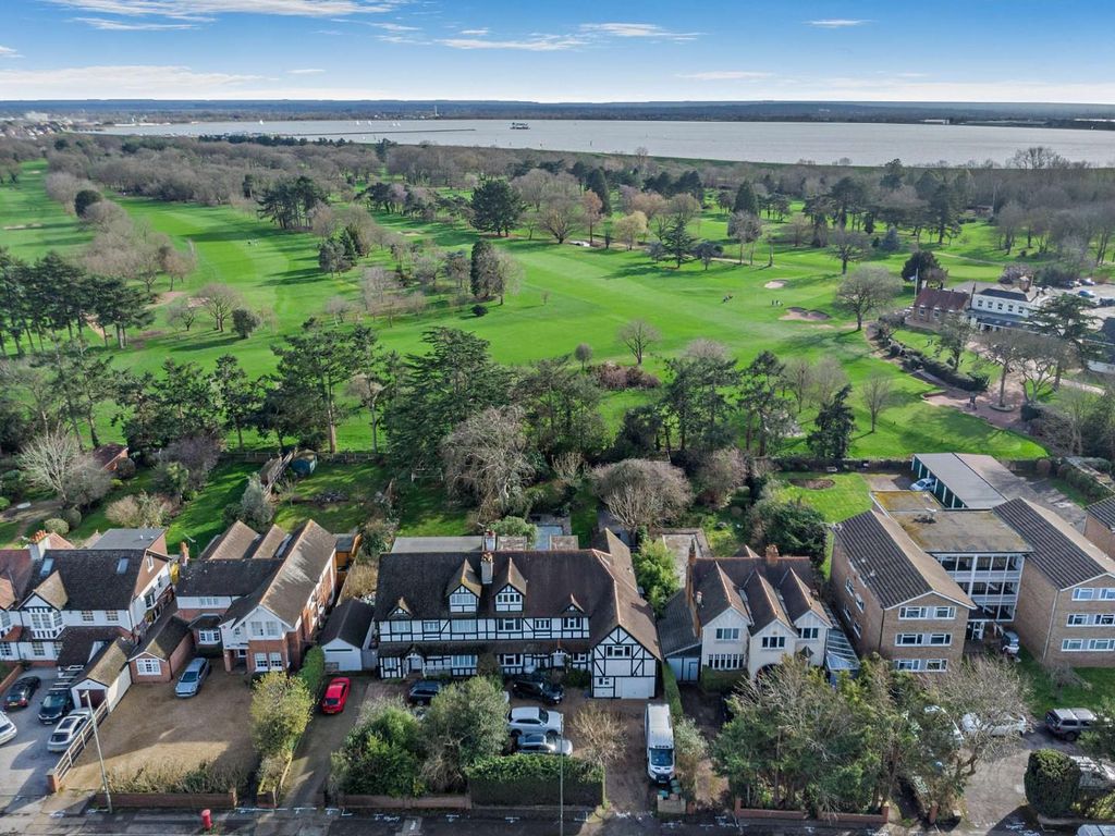 Property photo 3 of 37 8680036-Exterior10-800.Jpg