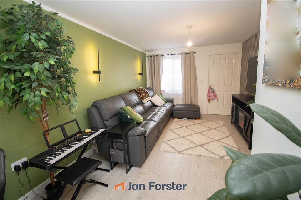 Property photo 2 of 15 Lounge