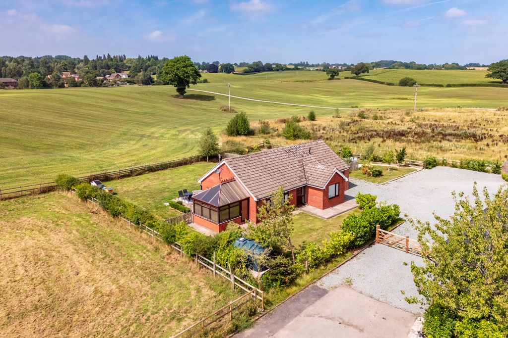 Property photo 1 of 15 Bungalow