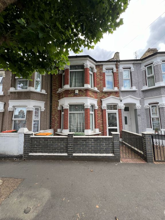 Property photo 1 of 20 3 Bedroom 2 Bathroom House Available East Ham E6!