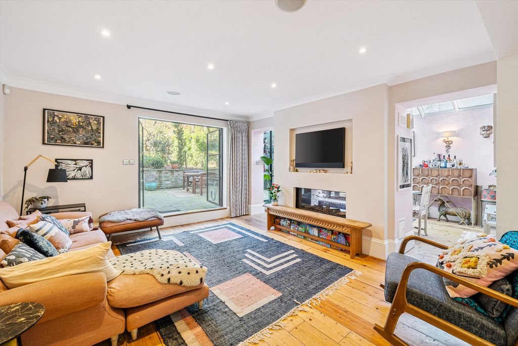 Property photo 2 of 13 Image