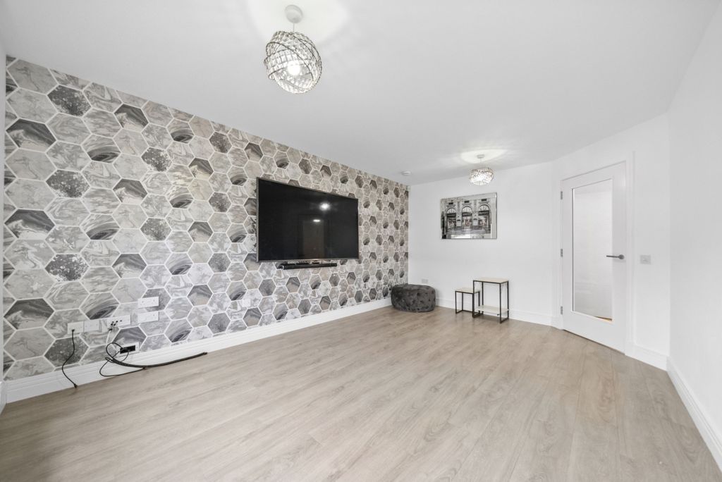 Property photo 2 of 34