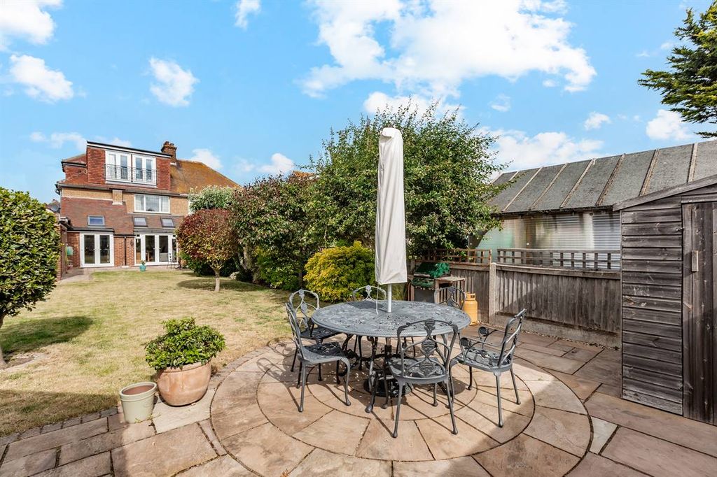 Property photo 2 of 27