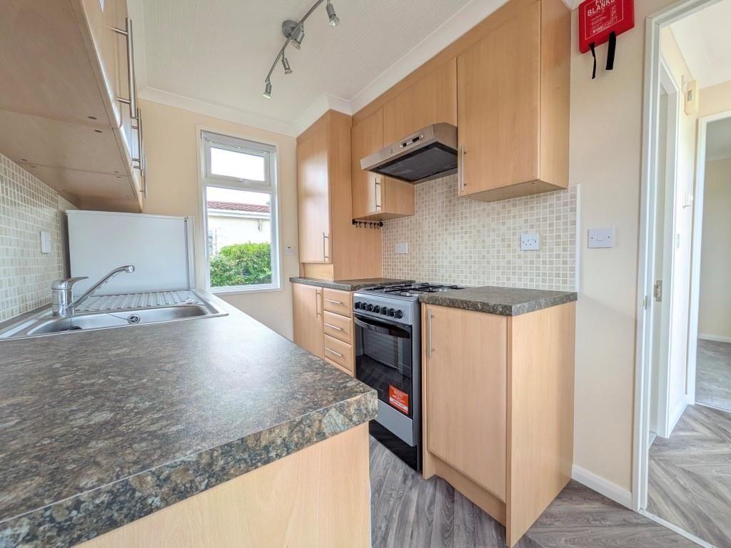 Property photo 3 of 9 Kitchen 1.Jpg