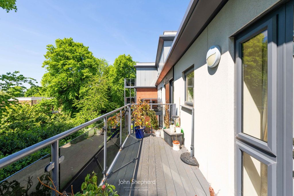 Property photo 2 of 14 Picture No. 17