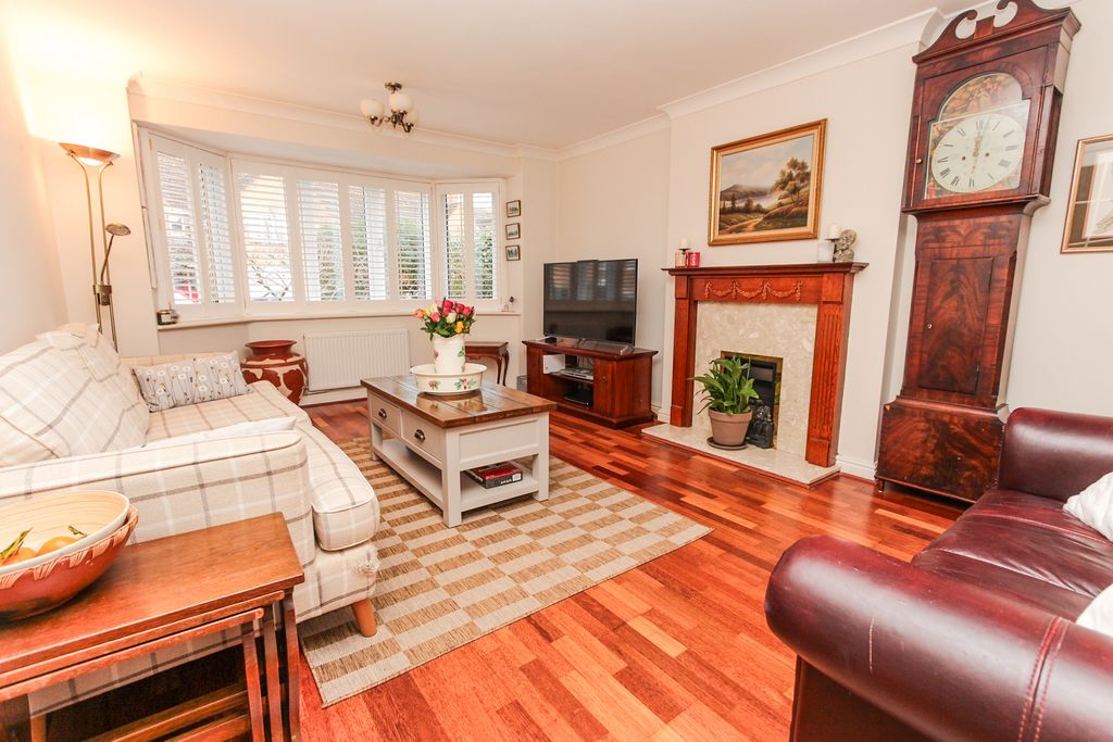 Property photo 2 of 19 Lounge