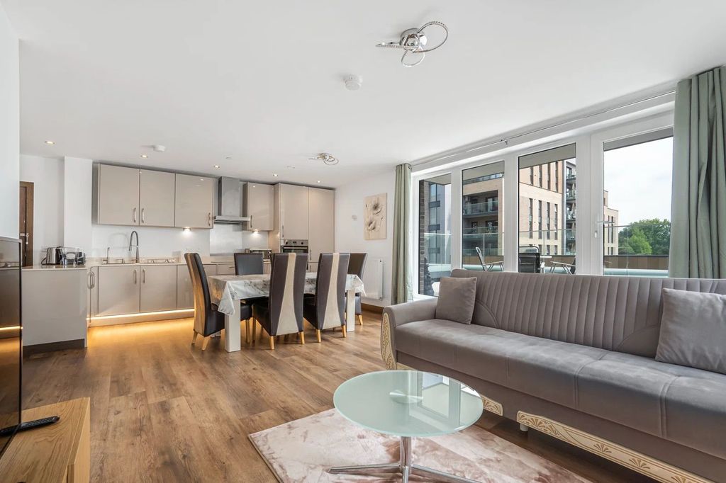 Property photo 2 of 13