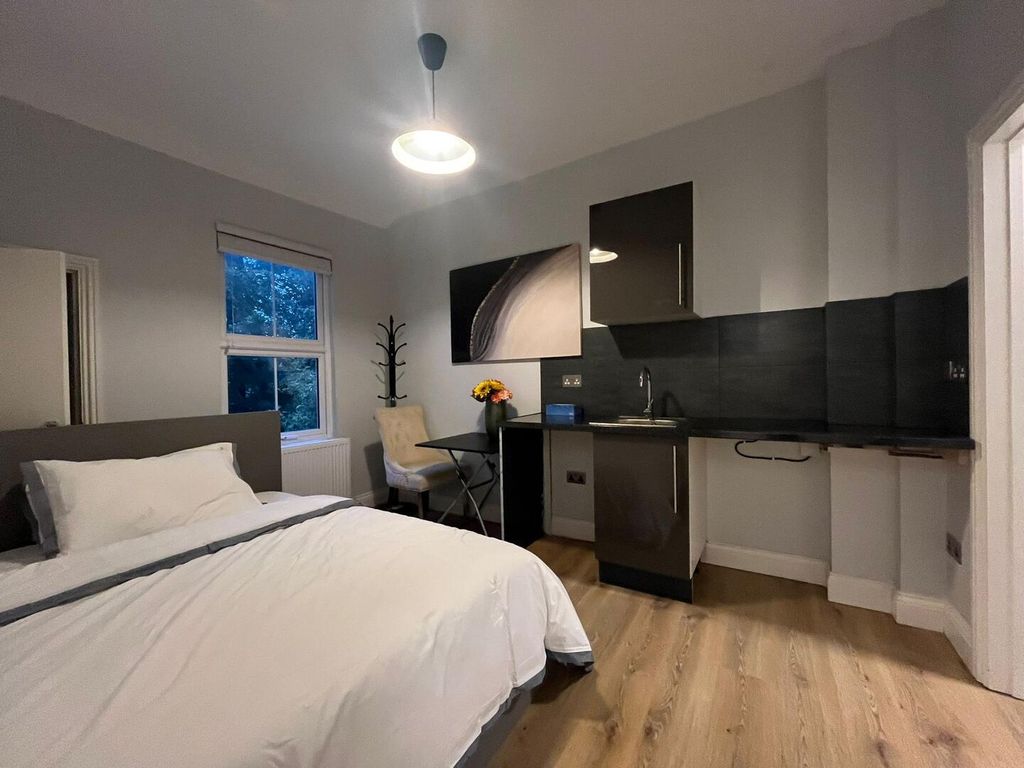 Property photo 1 of 8 Bedroom